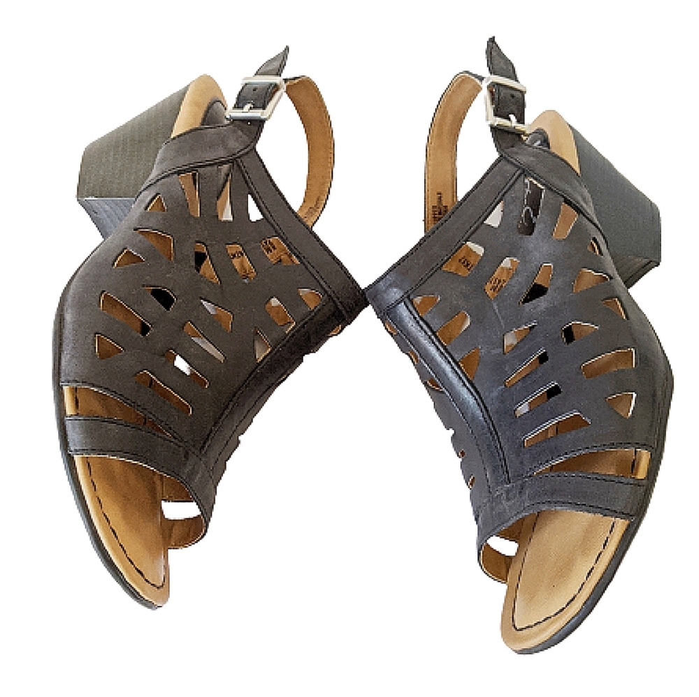 B.o.c Black leather sandals size 8M